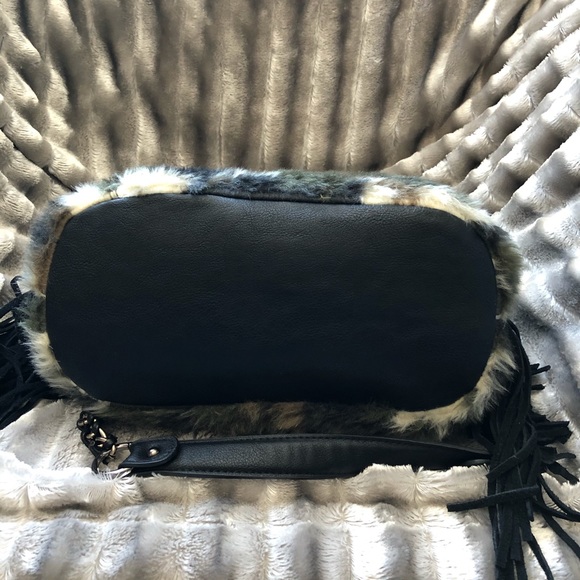 Camouflage 👜 Fringe and Faux Fur Purse NWT - Picture 3 of 10